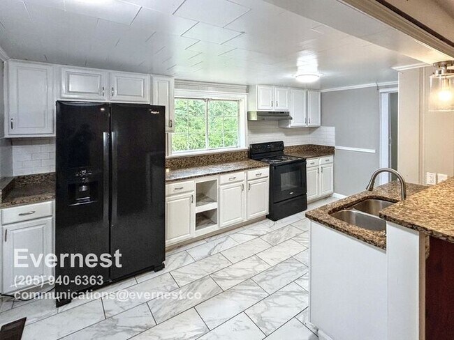 Foto del edificio - 3 Bed, 2 Bath Home with Fenced Yard / Pet-Friendly / Vouchers Accepted / Available Now!