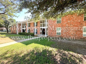 Building Photo - 518 N Rogers St