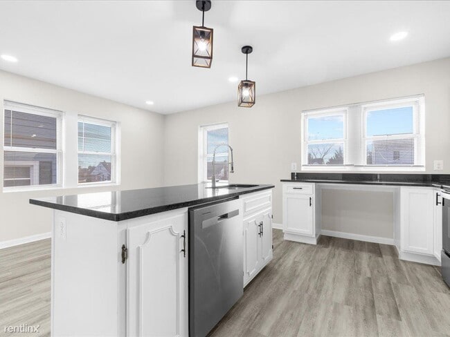 Building Photo - 3 br, 2 bath Townhome - 4609 Wilkens Avenue