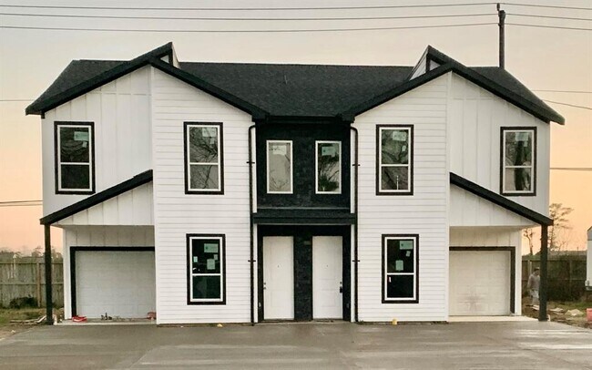 Building Photo - 8534 Woodlyn Rd