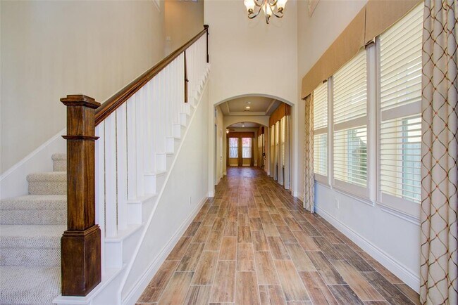Building Photo - 16931 Seminole Ridge Dr