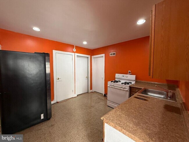 Foto del edificio - 6842 Fait Ave