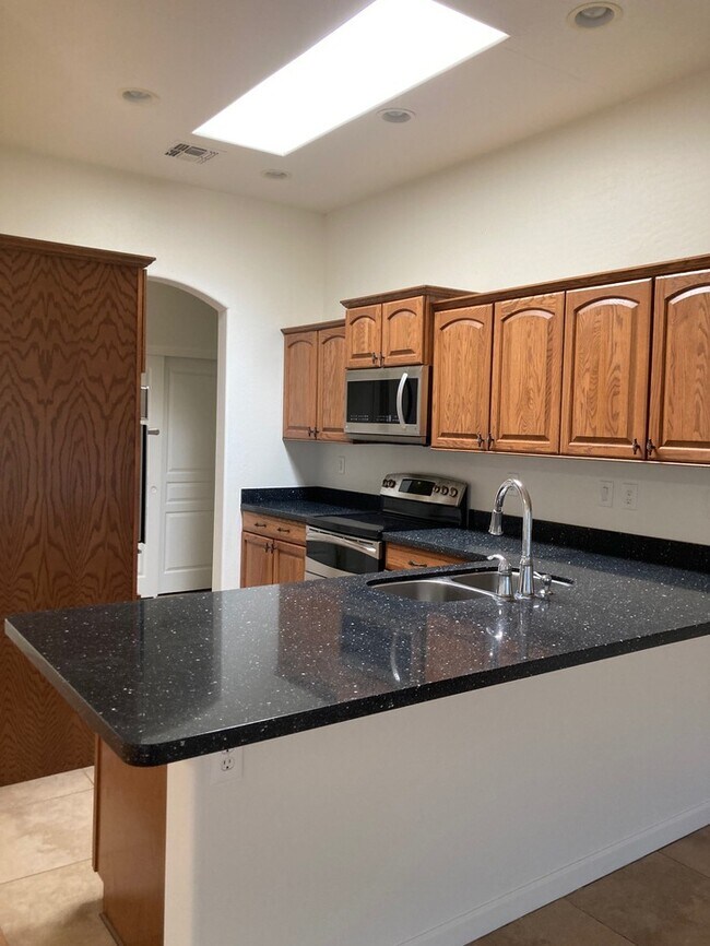 Building Photo - Beautiful 4 bedroom on an Acre lot