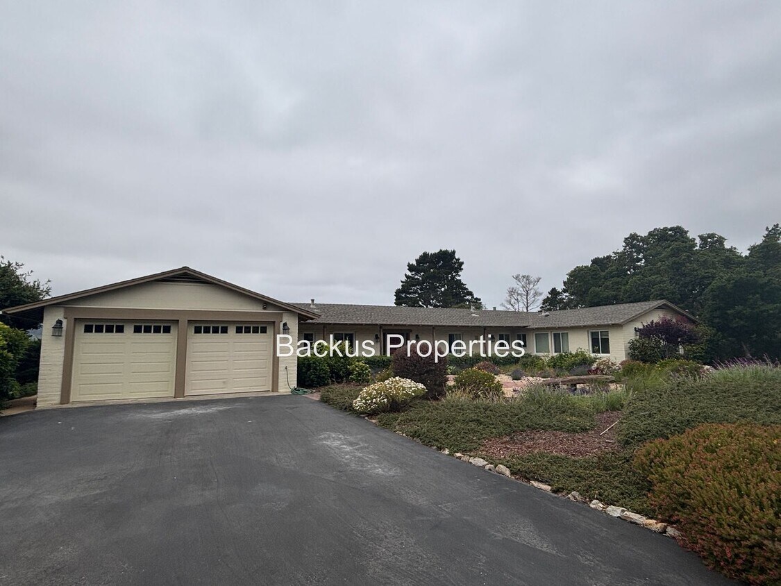 Foto principal - Stunning three bedroom home in picturesque...