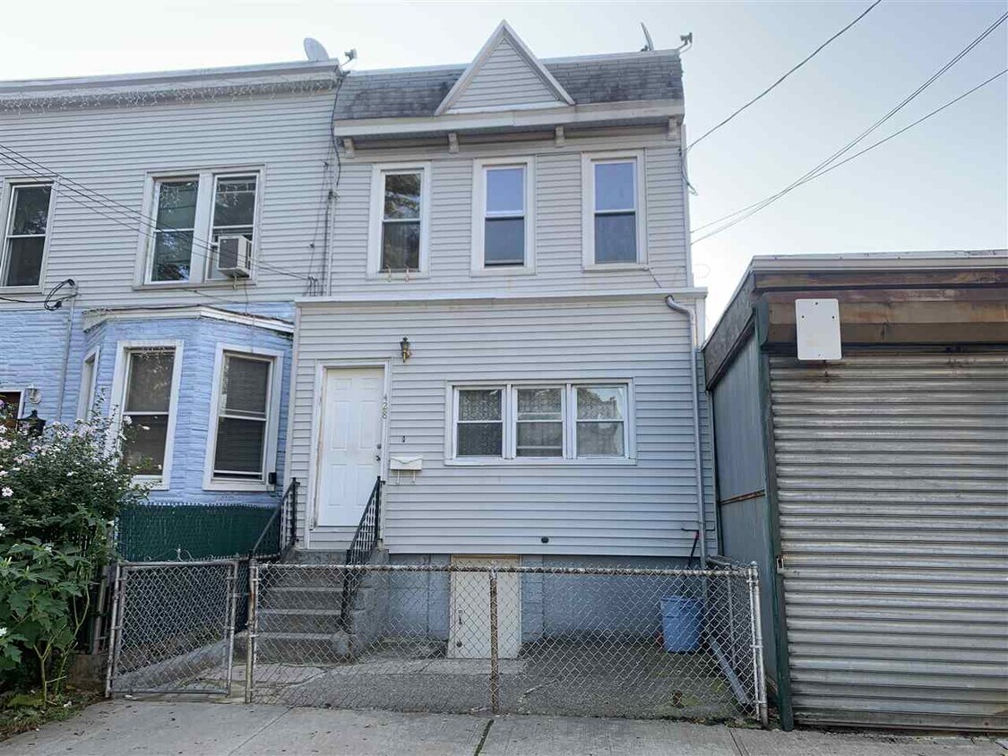 428 Mallory Ave, Jersey City, NJ 07304 House Rental in Jersey City