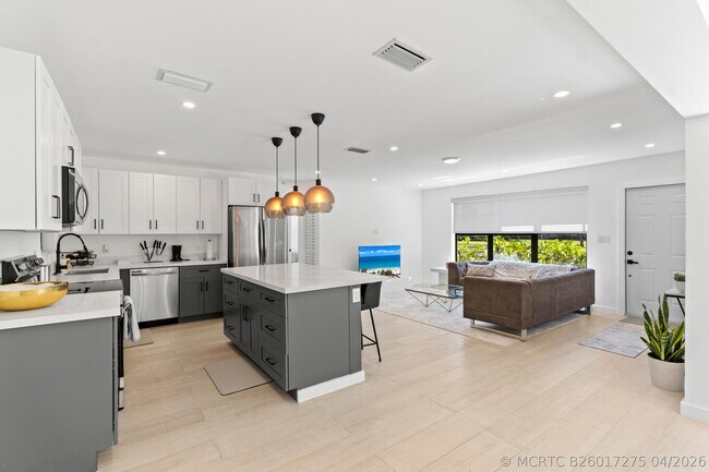 Foto del edificio - 235 NE 20th St