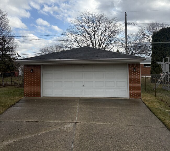 Building Photo - 35328 Lucinda Dr