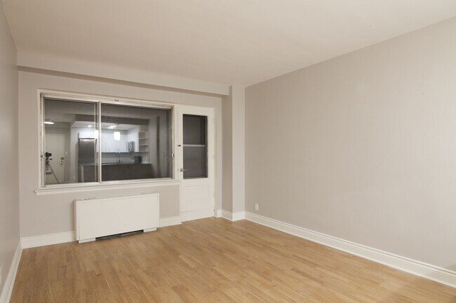 Building Photo - 4555 Av. Bonavista