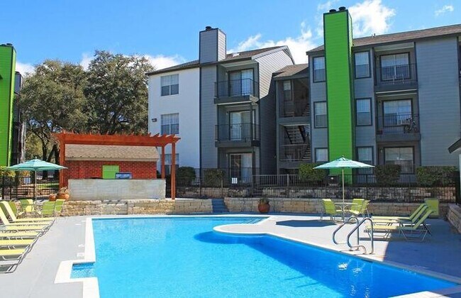 Foto del edificio - 1955 Larkspur Dr