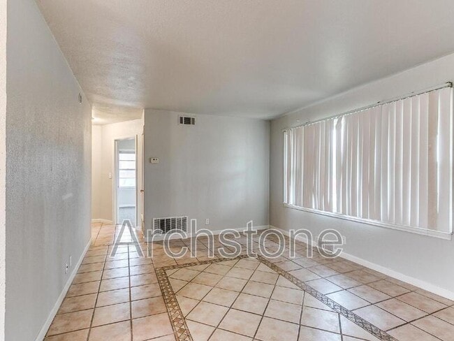 Photo - 1829 Corrine Dr House