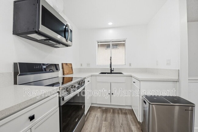 Building Photo - 6814 Camphor Ln