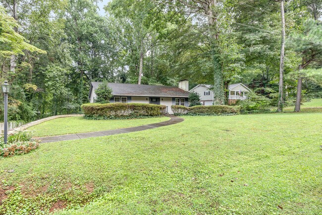 Foto del edificio - 229 Creekwood Dr
