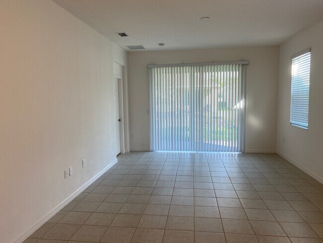 Photo - Buena Ventura Lakes-Segovia-New Home-2741 ...