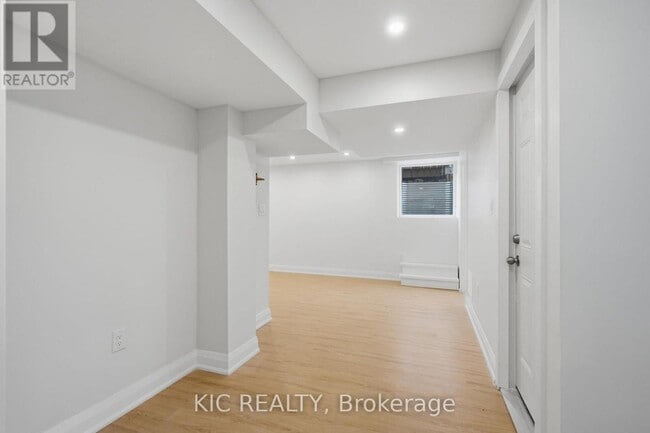 Building Photo - 38 Maple Crown Terrace