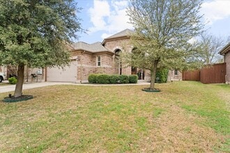 Building Photo - 916 Easton Dr
