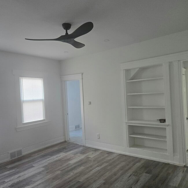 Building Photo - 1443 W 85th St