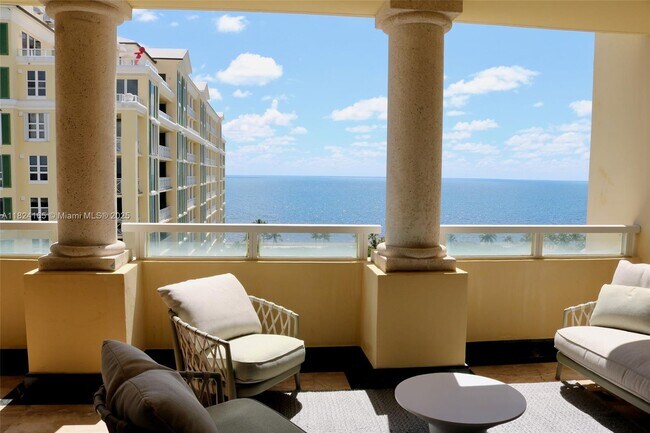 Foto del edificio - 445 Grand Bay Dr