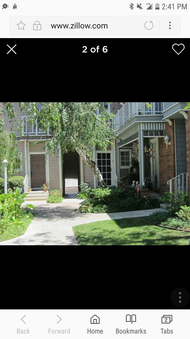 Entrada - 18135 Burbank Blvd