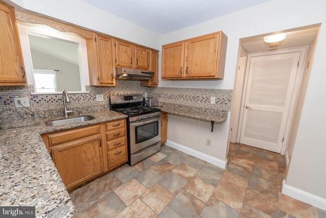 Building Photo - 211 Lafayette Dr