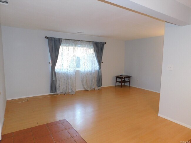 Building Photo - 147 Storm Dr