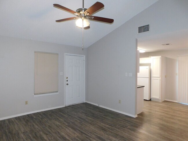 Building Photo - K Askari Properties  ( 501/503 Willow Bend Cv )