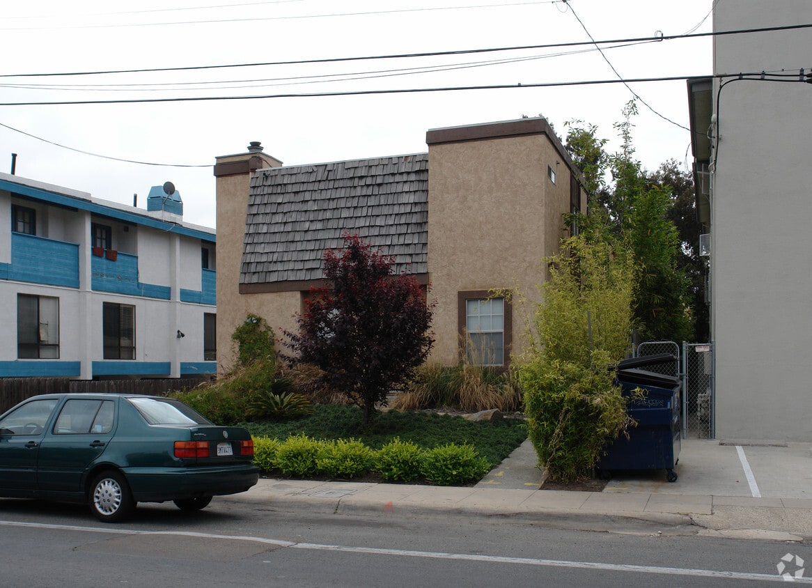 Building Photo - 1361 Pacific Beach Dr