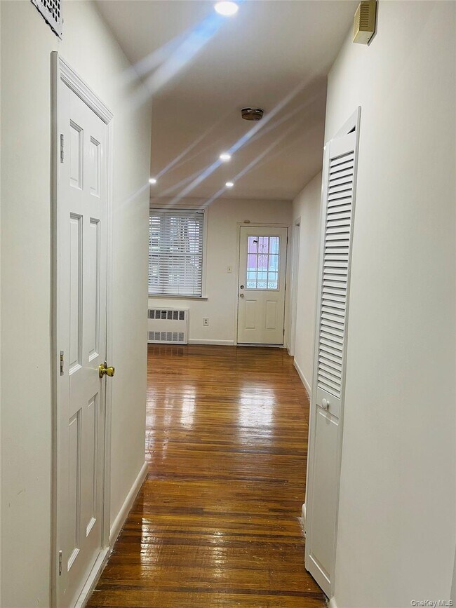 Foto del edificio - 1356 E 85th St