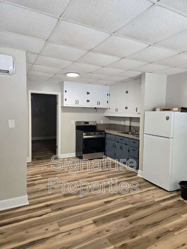 Foto del edificio - 773 Long Point Rd