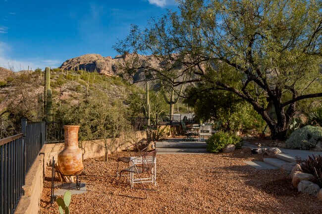 Building Photo - 6727 N Quartzite Canyon Pl