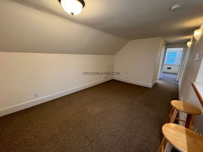 Foto del edificio - 2 Bedroom 1 bath downtown apartment availa...