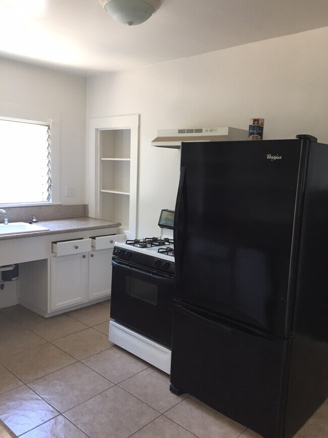 kitchen - 1230 S Catalina St