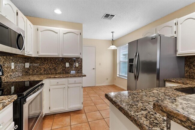 Building Photo - 8850 Lake Park Cir N