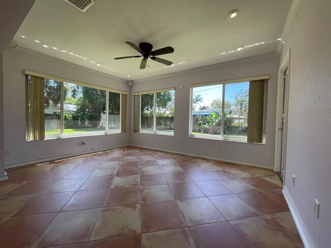 Foto del edificio - 1754 NE 47th St