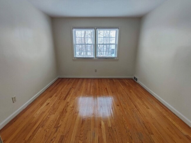 Foto del edificio - 82 Mercury Ct