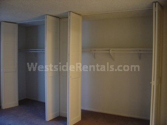 Building Photo - 8840 Huntington Dr