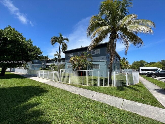 Foto del edificio - 16851 NE 21st Ave