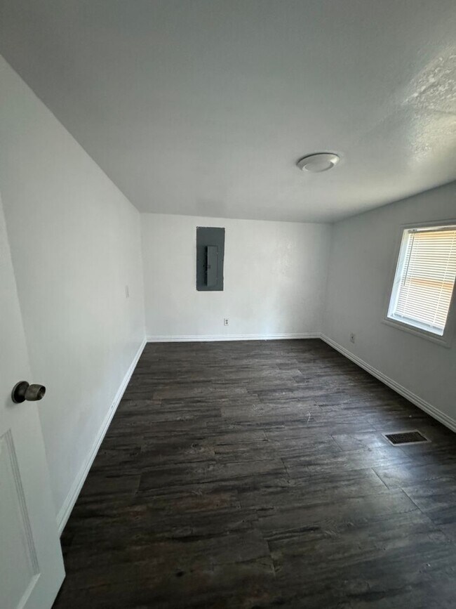 Foto del edificio - 2730 S Jennings Ave