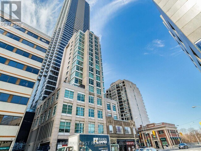 Building Photo - 409-409 Bloor St E