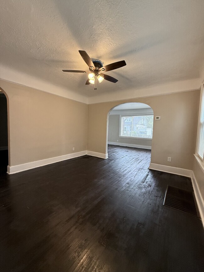 Foto del edificio - 5741 Lakewood St