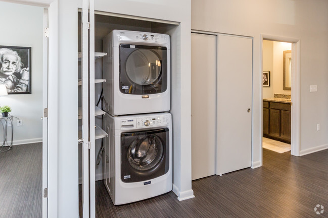 Washer / Dryer in Unit - 2131 North