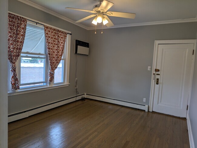 Foto del edificio - 7041 W Addison St