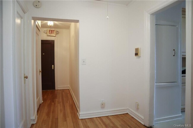 Foto del edificio - 42 Barker Ave