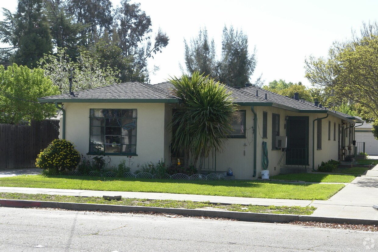 Building Photo - 1327 2nd St