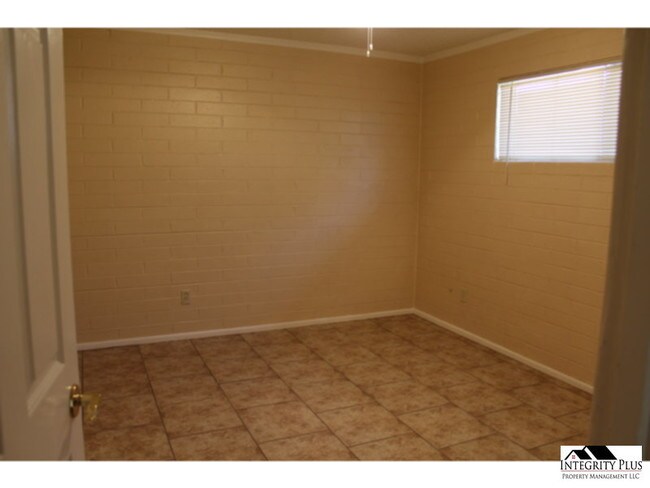 Building Photo - 2 bd, 1 ba