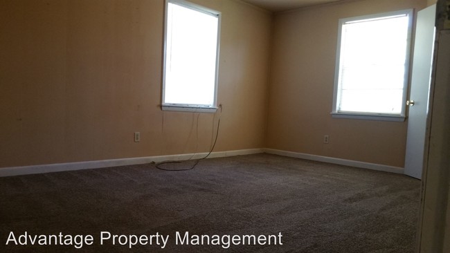 Building Photo - 2 br, 1 bath House - 10 W Mobbs