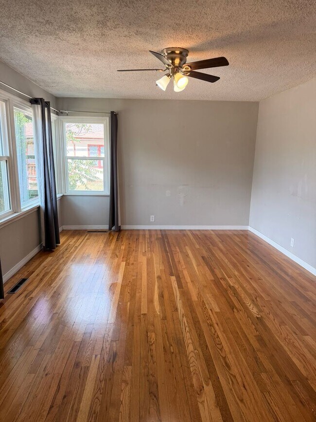Foto del edificio - 4BED Near CMU Campus!!!!!!