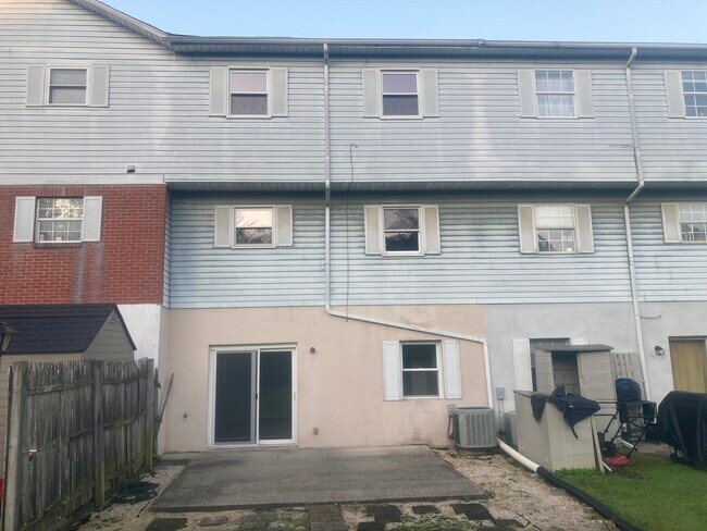 Foto del edificio - 232 Briarwood Ct
