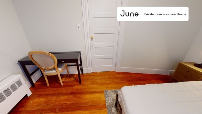 Building Photo - Private bedroom in 4 bed/1 bath Home