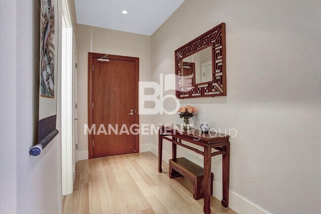 Foto del edificio - The Metropolitan- Luxury Living in the Heart of the Pearl District. Breathtaking Views!