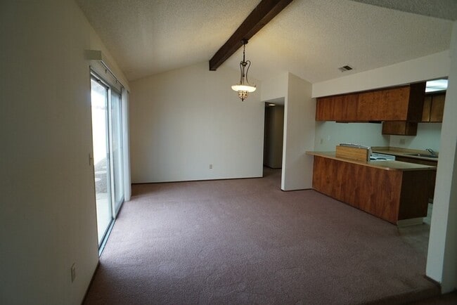 Building Photo - 2 bedroom 1 bathroom Duplex in Foothill Farms
